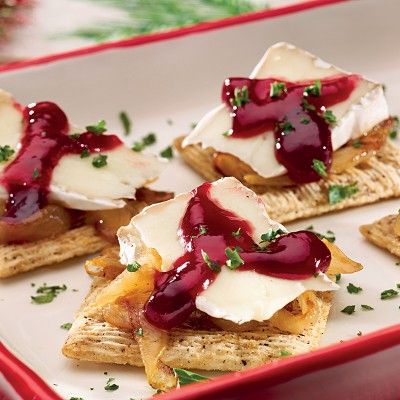 Caramelized_Onion_Brie_and_Raspberry_Triscuit